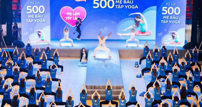 Kỷ lục 500 Mẹ bầu tập Yoga 2019